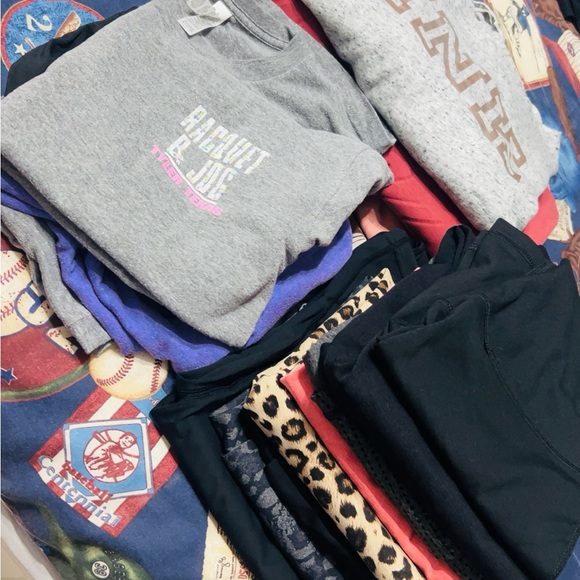 Variety of women’s clothing - Picture 2 of 2